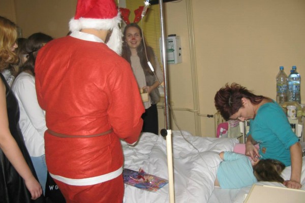 Odwiedziny Świętego Mikołaja w Szpitalu